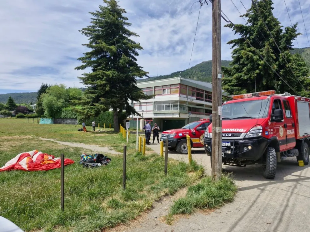 La turista quedó atrapada en el tendido eléctrico y fue auxiliada por personal del teleférico.