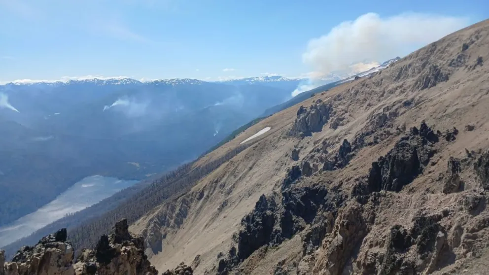 El fuego consumió ya más de 2100 hectáreas. Fotos: gentileza Parques Nacionales.