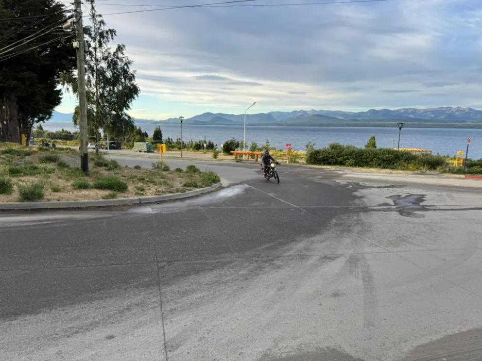 El gasoil derramado ingresó al sistema de desagüe. Foto: ANB