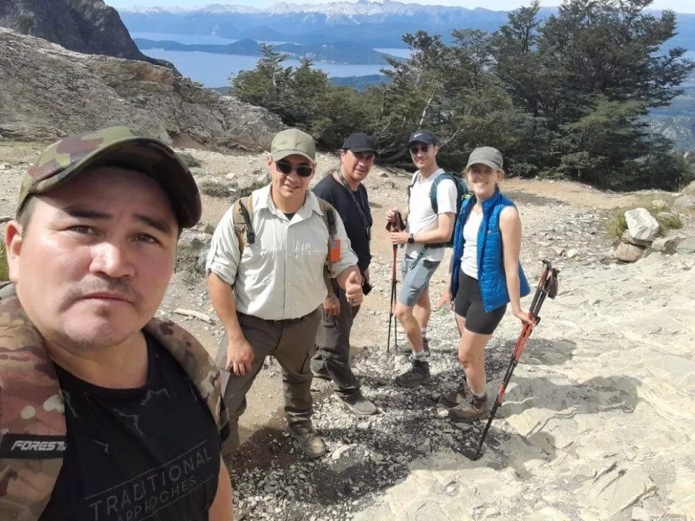Las autoridades recuerdan a la población realizar el registro previo antes de transitar un sendero de montaña. Foto: Bariloche Informa.