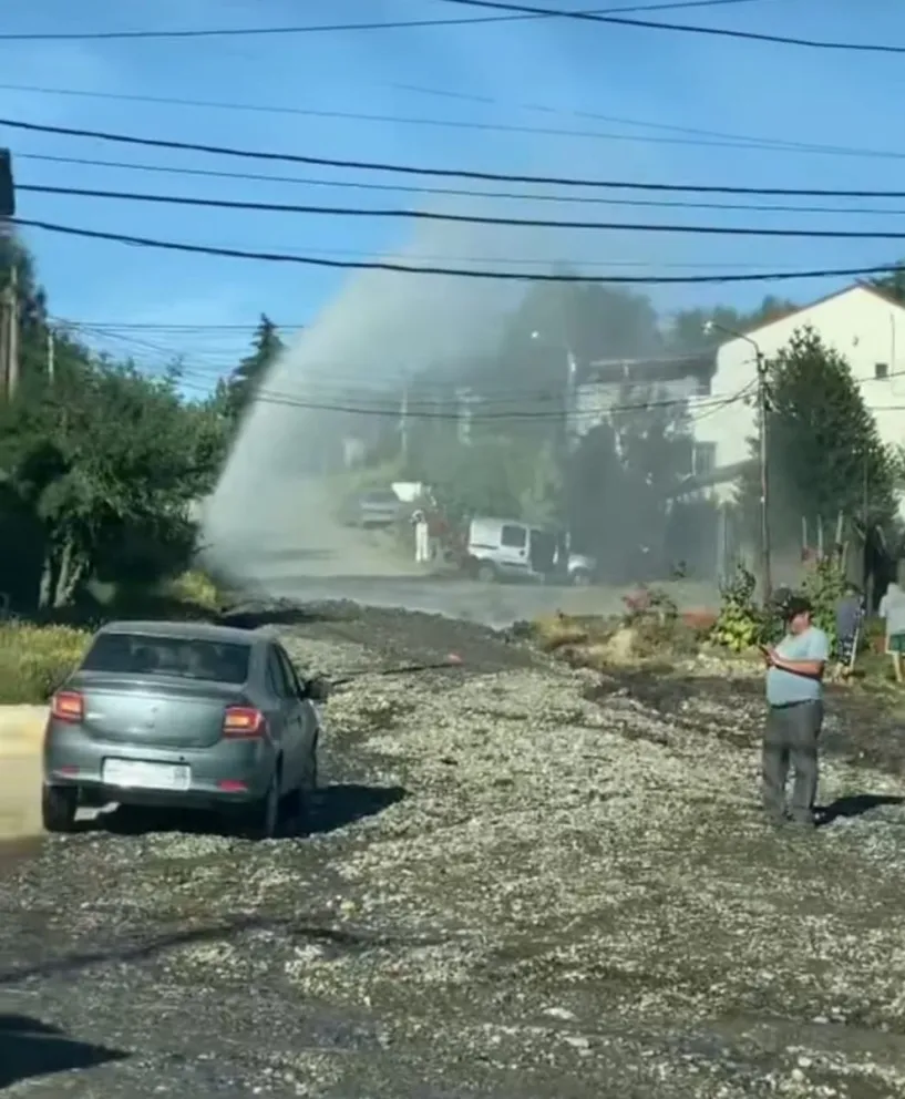 El chorro de agua supera casi los tres metros de altura. Foto: Gentileza.