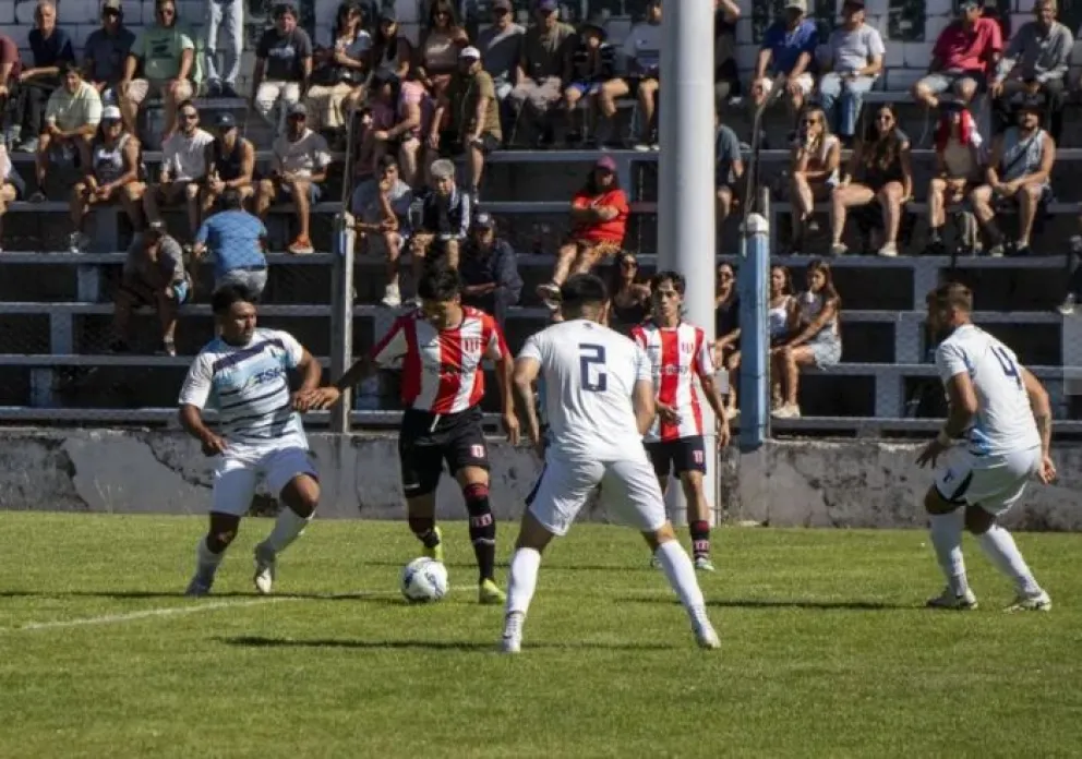 Estudiantes buscará dar vuelta la historia en Cipolletti. Foto: Marcelo Martinez.