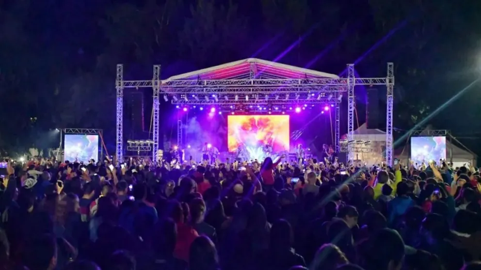 Invitan a formar parte del tradicional desfile de carrozas adornadas con flores de la región.