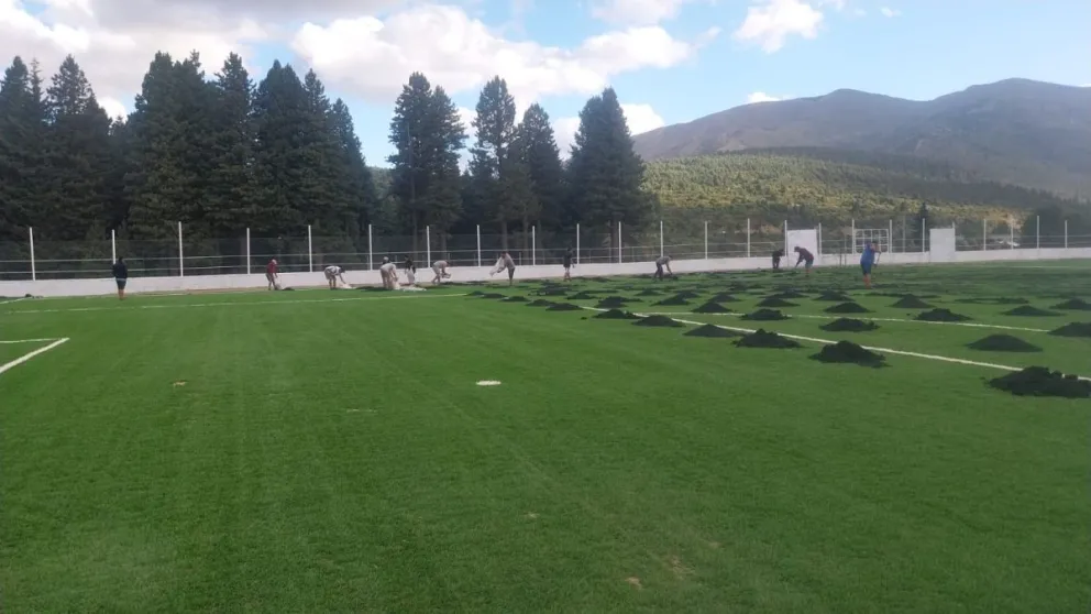 Con dos canchas de césped sintético, ya trabajan para armar la tercera. Foto gentileza. 