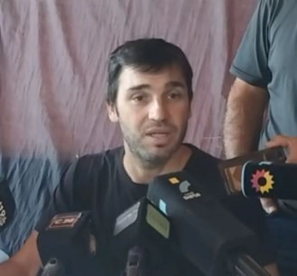 Ignacio Torres en conferencia de prensa desde Epuyen. 
