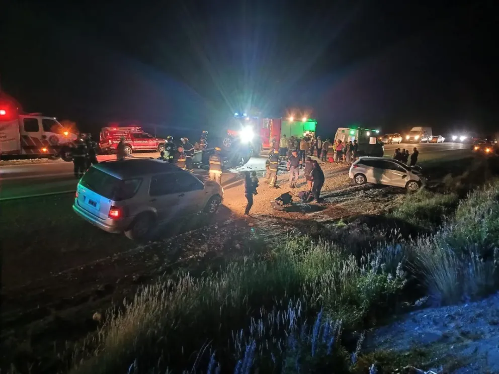 El accidente ocurrió en la ruta 40 este domingo por la noche. Fotos: ANB.
