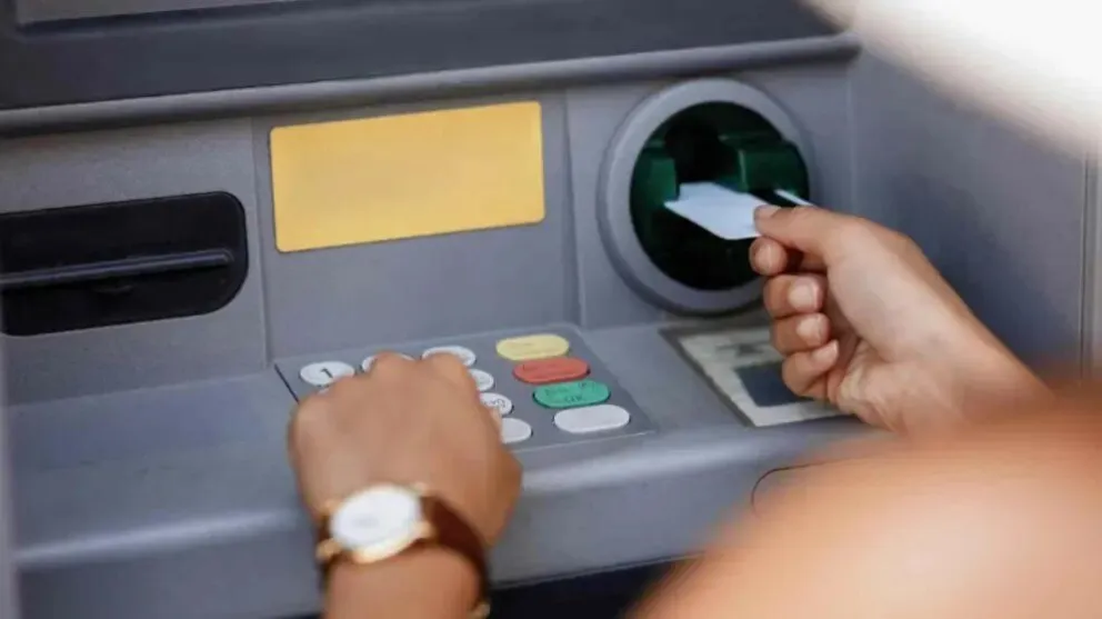 El estafador utilizó un engaño para inducirla a realizar gestiones en un cajero automático y así, lograron acceder a su cuenta bancaria. Foto: ilustrativa.