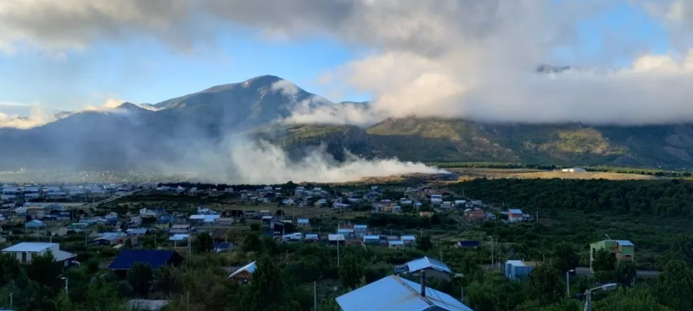 Desde la primera hora de la mañana se visualizó gran cantidad de humo en la zona aledaña. Foto: Gentileza.