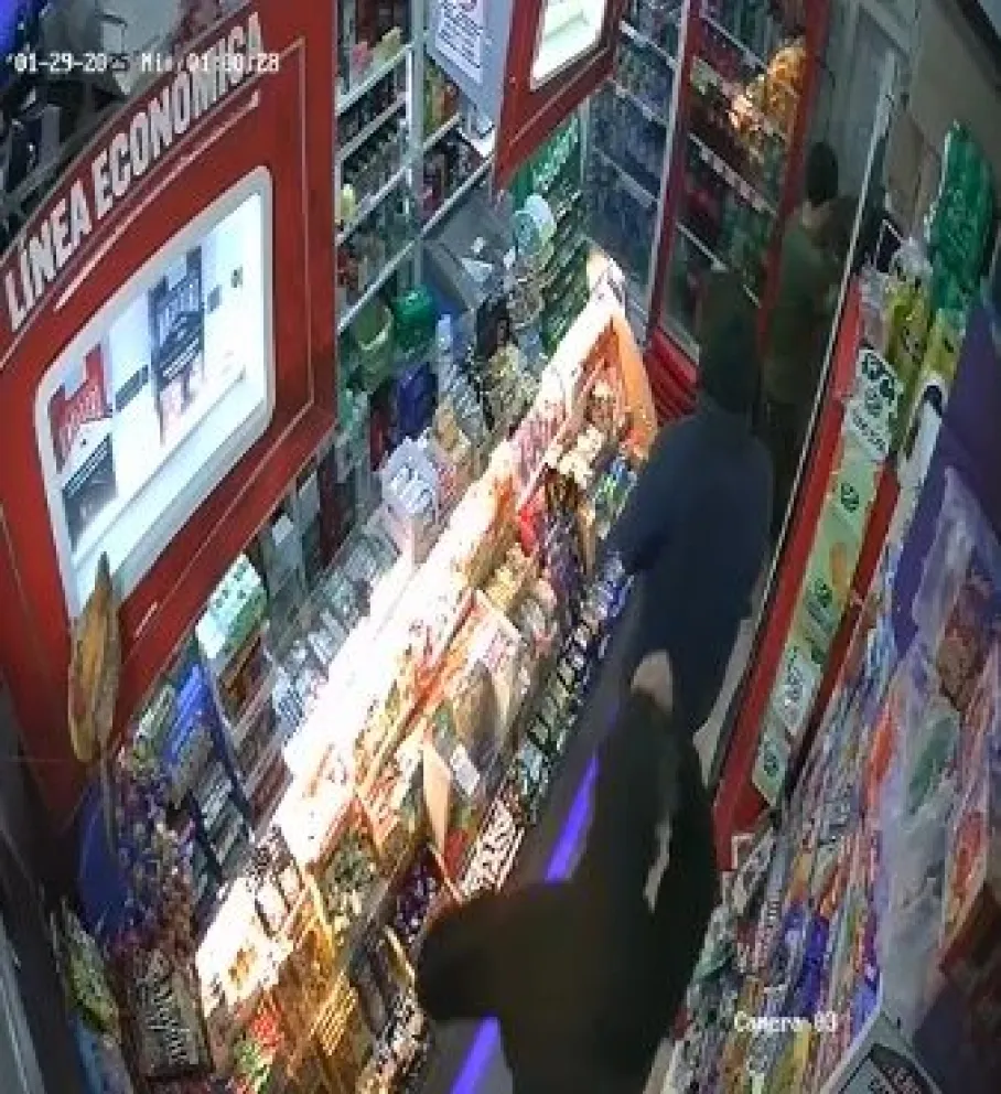 El robo, además, quedó registrado en las cámaras de seguridad del local.
