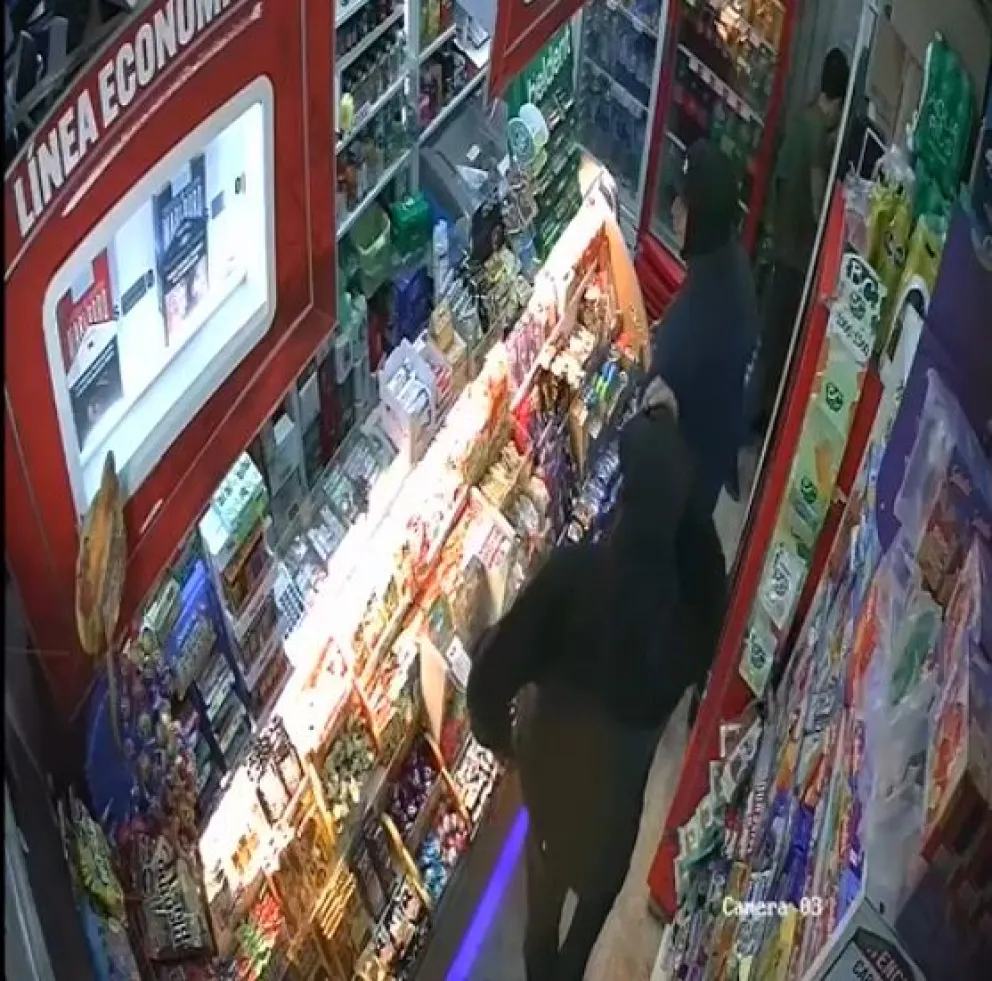 El robo quedó registrado por las cámaras de seguridad. 