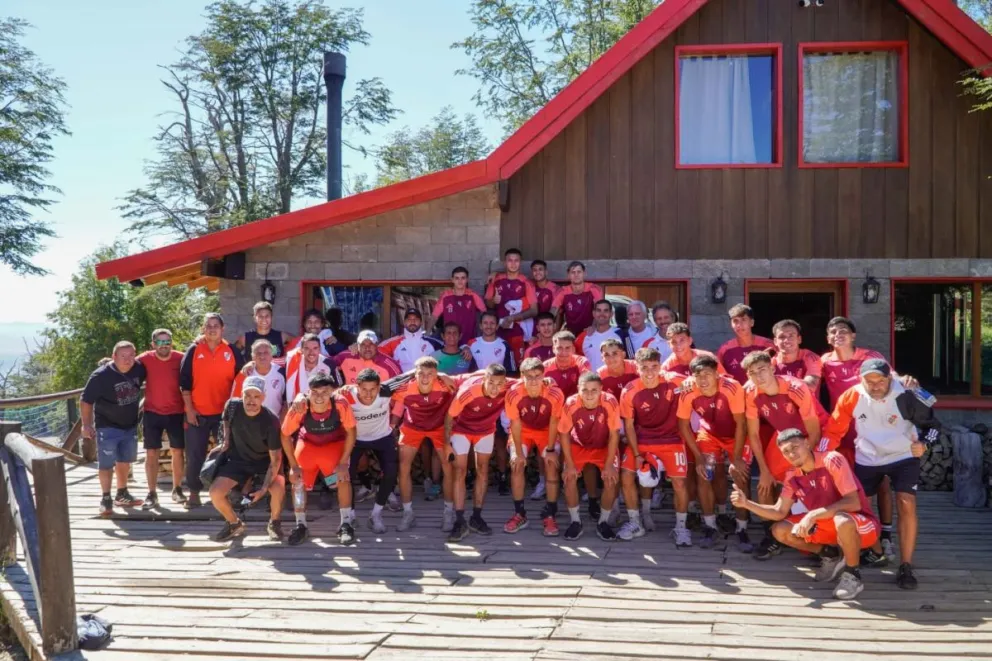 Las formativas del "Millonario" están sumando y mucho en Bariloche. Fotos: gentileza.