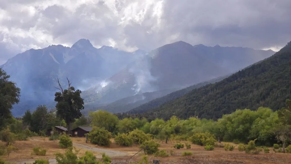 Más de 40 días de combate en el incendio de Los Manzanos. Foto: gentileza PNNH