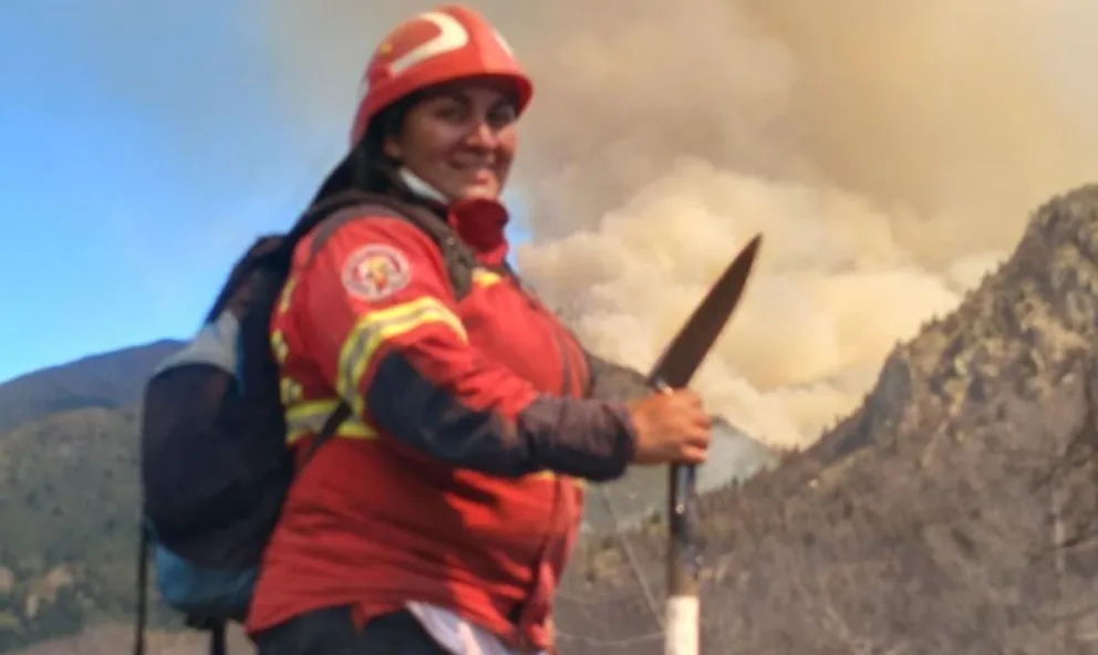 Sandra Palma es brigadista, en Epuyen, desde el 2008. Foto: gentileza
