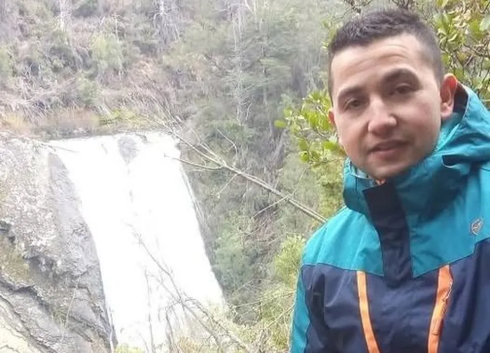 Lucas es policía en El Hoyo. Será trasladado a Buenos Aires en las próximas horas. Foto gentileza.