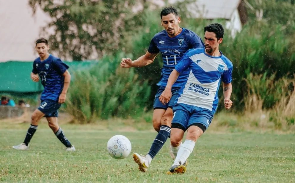 El último partido que se disputó en El Bolsón había sido el clásico entre Torino y Cristal. Foto gentileza: Julieta Distasio. 