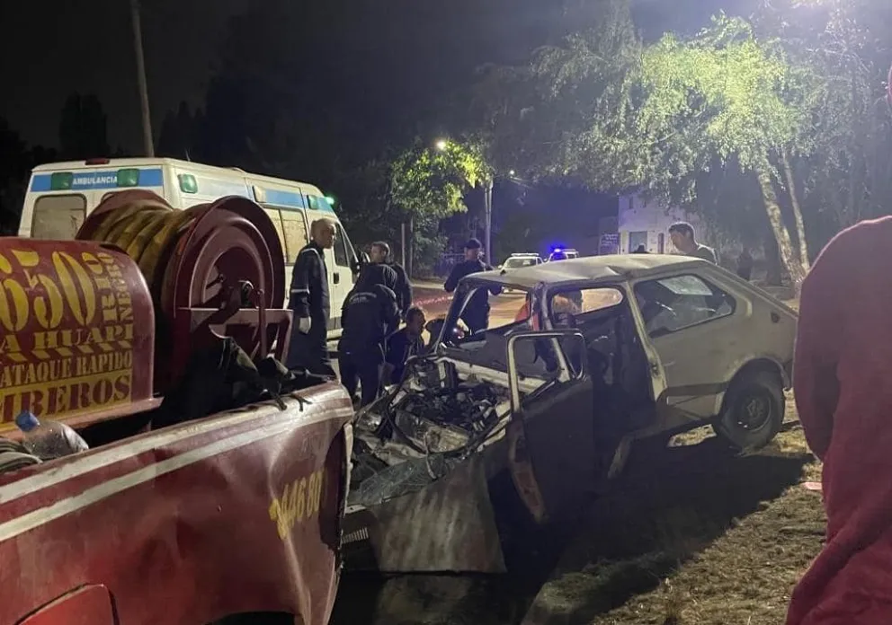 Los ocupantes del auto fueron trasladados de urgencia al nosocomio local. Foto: gentileza