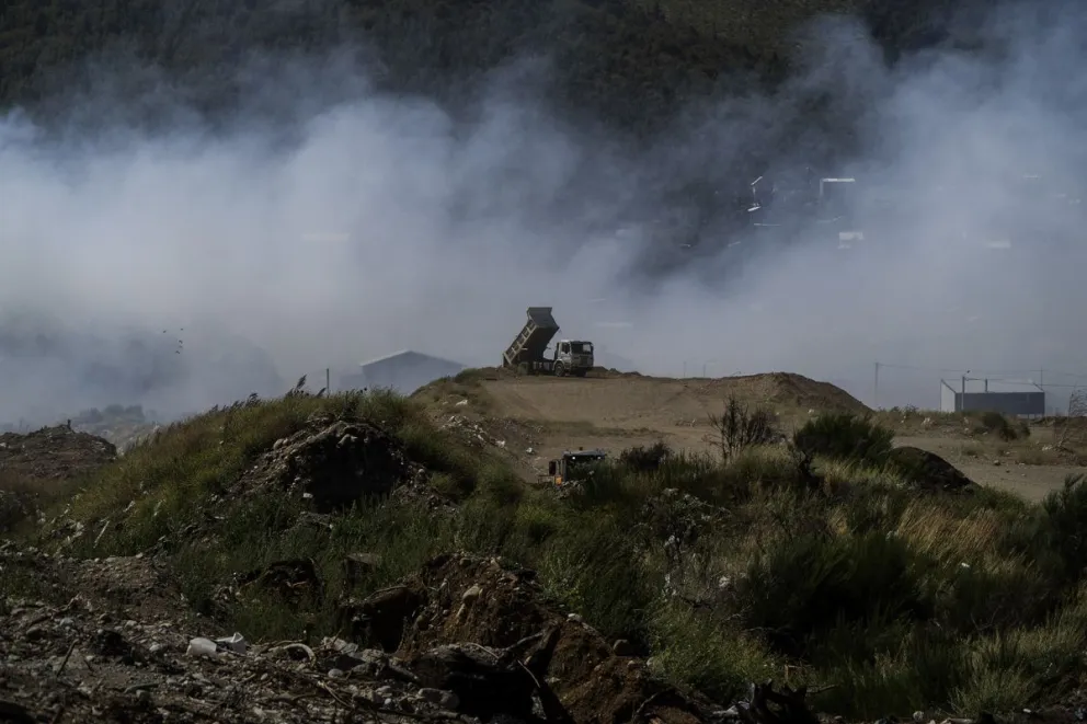 El humo se dispersó por los barrios cercanos producto del viento. Foto: Marcelo Martínez