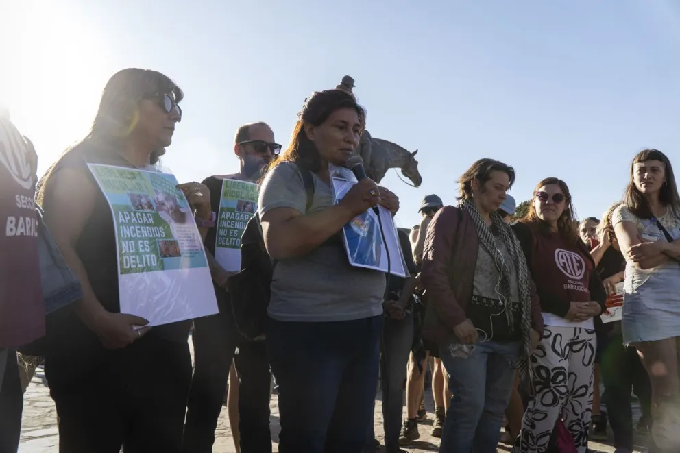 La mamá de Nicolás Heredia encabezó la marcha realizada en nuestra ciudad. Fotos: Marcelo Martínez