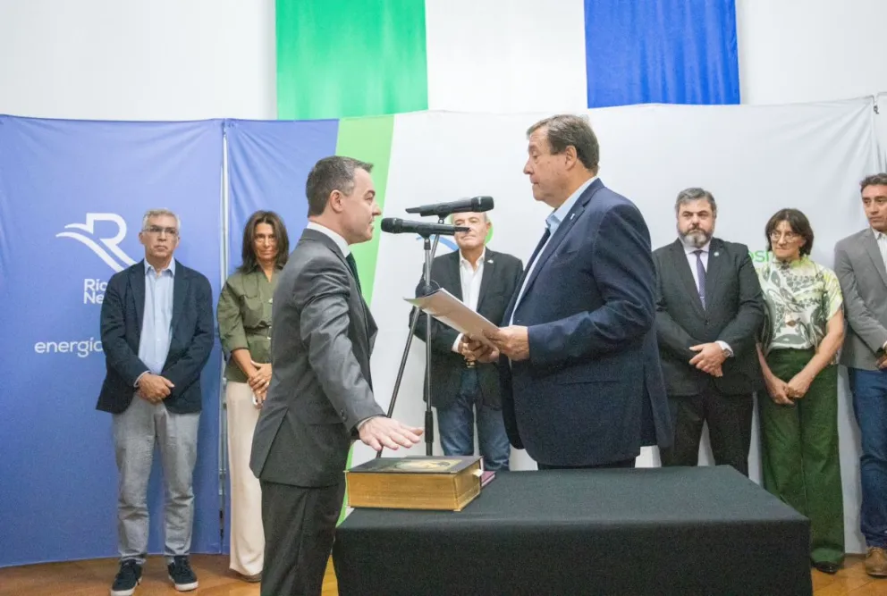 El Gobernador presidió el acto y puesta en funciones del nuevo Ministro. Foto: gentileza