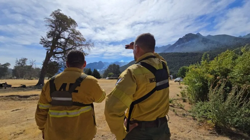El humo del incendio se percibe hace dos días en la ciudad. Foto gentileza