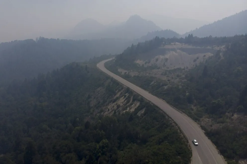 El humo complica la visibilidad en la ruta 40. Foto: ilustrativa Marcelo Martínez.