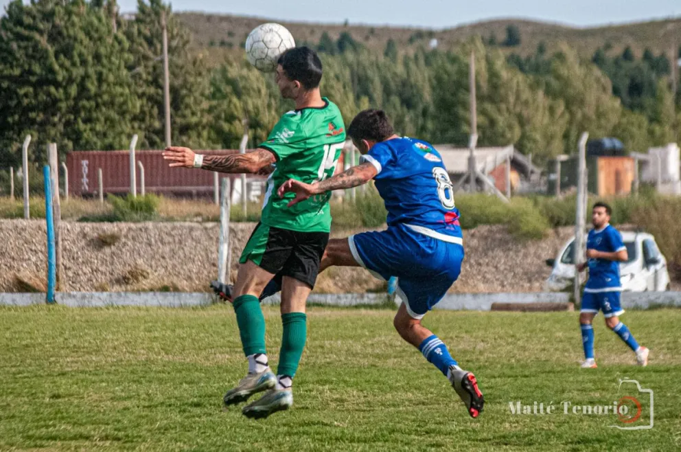 En la imagen, escena del partido entre Dina Huapi y Las Piedritas el último fin de semana. Foto: Maité Tenorio