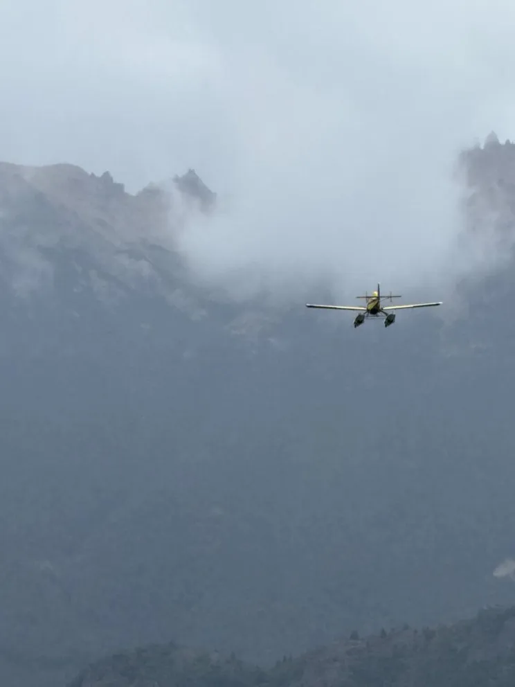El fuego se advierte desde varios sectores en la zona del Gutiérrez. Fotos: gentileza
