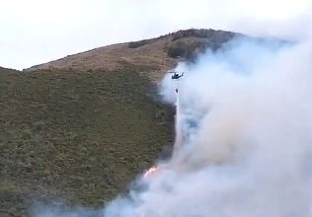 El ataque del fuego demandó más de tres horas en el dia de ayer. Foto: gentileza PNNH