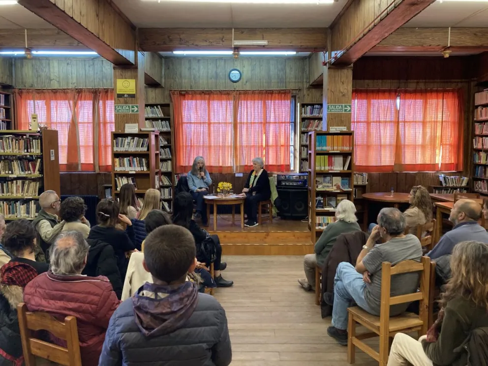 En la edición 2024 participaron más de 40 autores locales. Foto: Prensa Biblioteca Sarmiento.