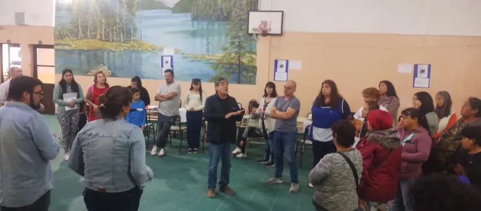 El Delegado de Educación presente esta tarde en la escuela 311. Fotos: ANB