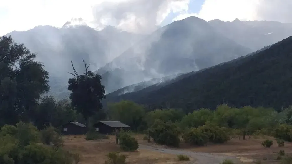 El gran incendio se extendió hasta territorio chileno y arrasó con más de 12 mil hectáreas de bosque. Foto: Prensa Parques Nacionales.