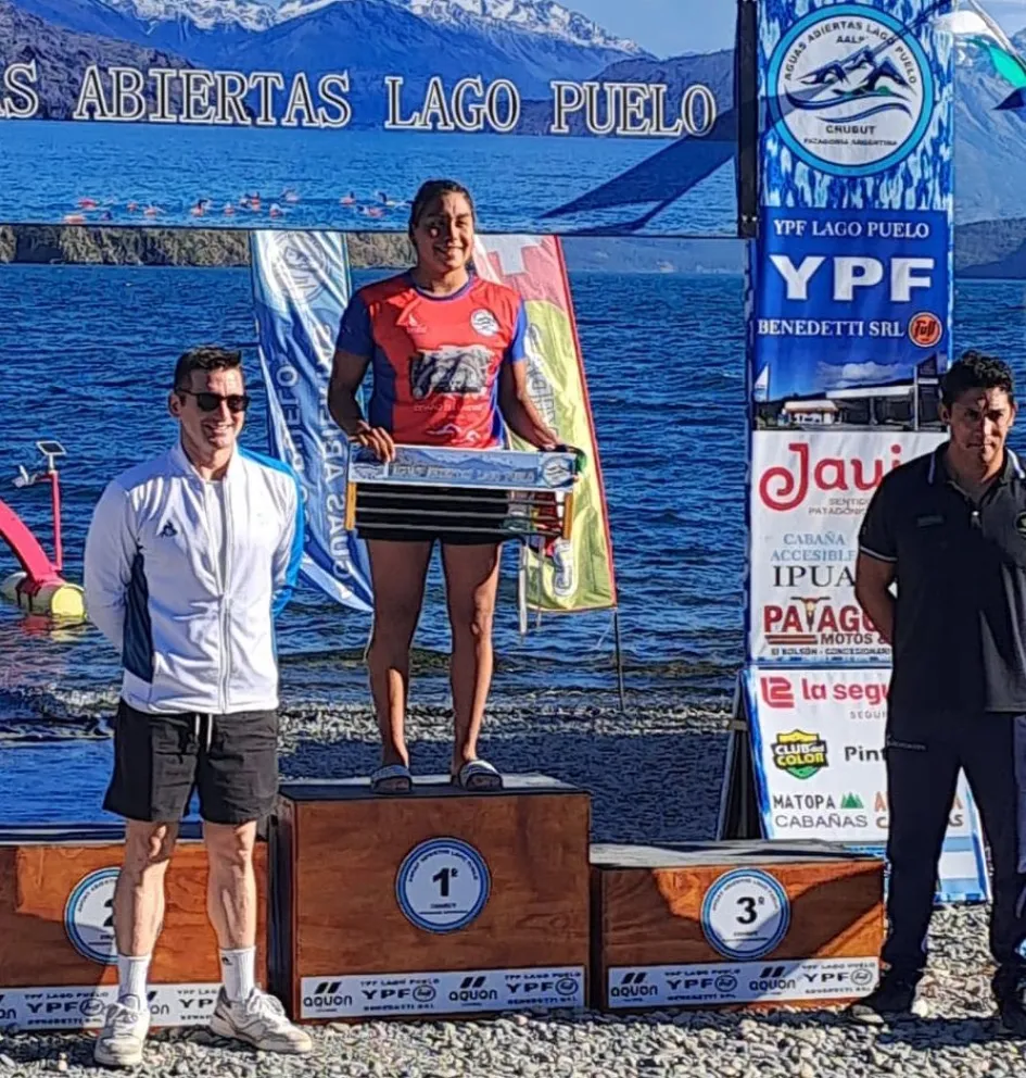 Mayte Puca no detiene su paso ganador. El lago Puelo la vio otra vez en lo más alto. Foto: gentileza.