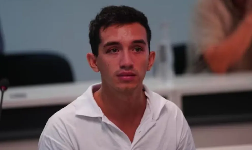 Soto tuvo actitudes que llamaron la atención en la segunda jornada del juicio: risas con la abogada y abrazos previos al inicio. Foto: gentileza El Doce TV