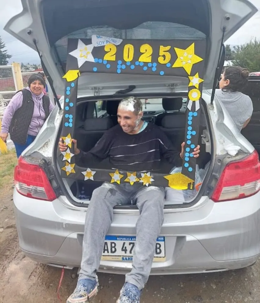 Guillermo celebró con sus compañeros el título recibido con mucha emoción. Foto: gentileza