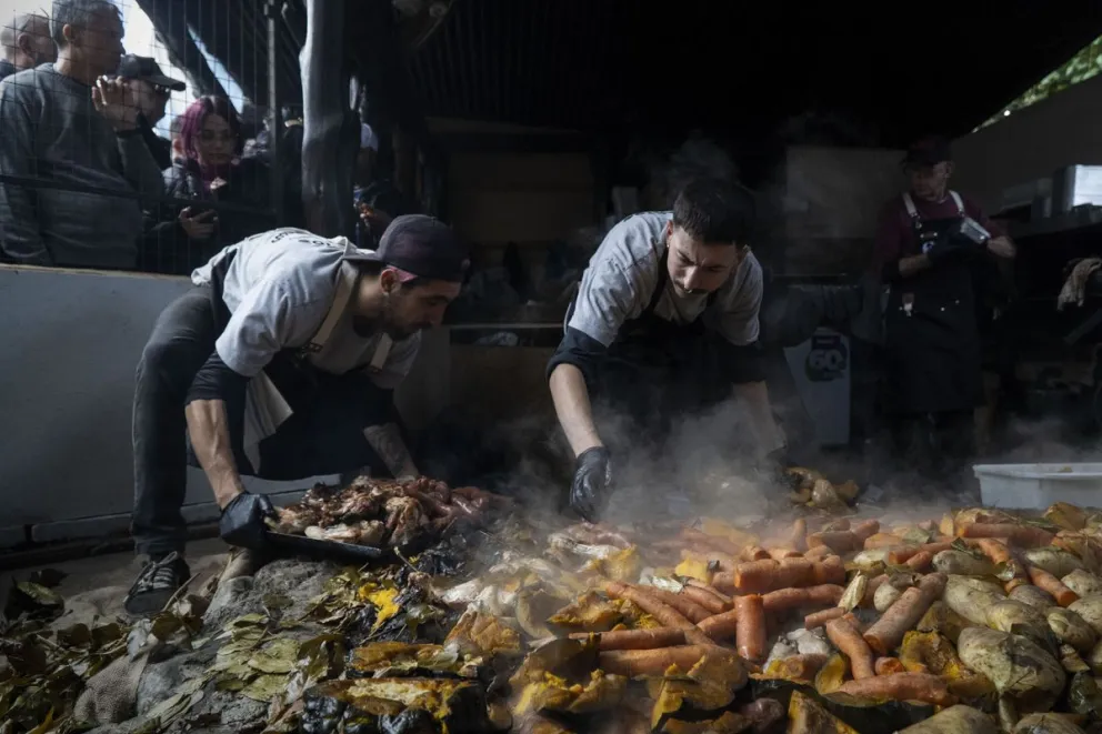 Habrá cinco puntos gastronómicos para degustar el tradicional curanto patagónico. Foto: Archivo Marcelo Martínez.