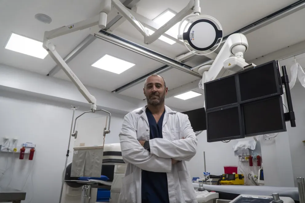 El doctor Romero Villafañe realizó la intervención en el HPR. Fotos: Marcelo Martínez