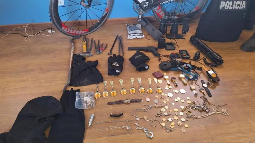 Los elementos fueron recuperados en diferentes allanamientos realizados en la ciudad. Foto: gentileza Policia RN