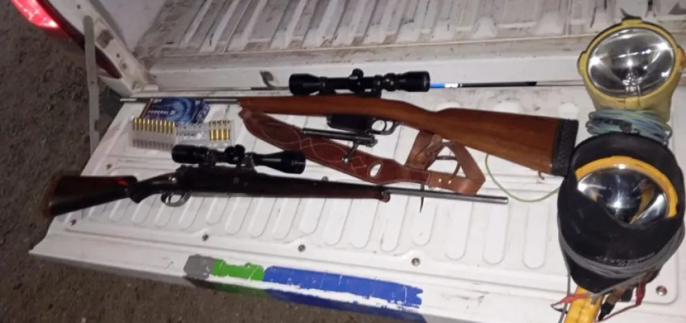 Cuatro hombres fueron detenidos tras un llamado anónimo. Foto: gentileza Policía RN