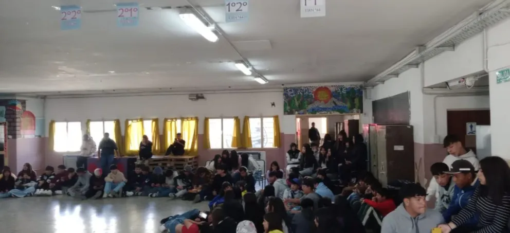 Los estudiantes señalaron que hay más de 6 calefactores deteriorados. Foto: ANB.