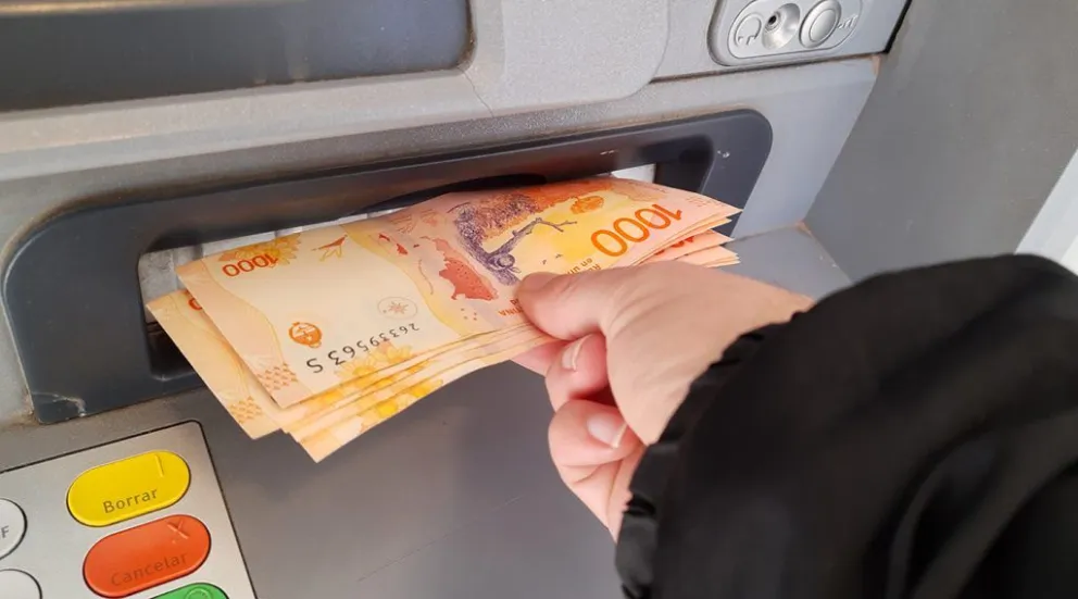 Por única vez, se pagarán los salarios para todos los sectores estatales en un mismo día.