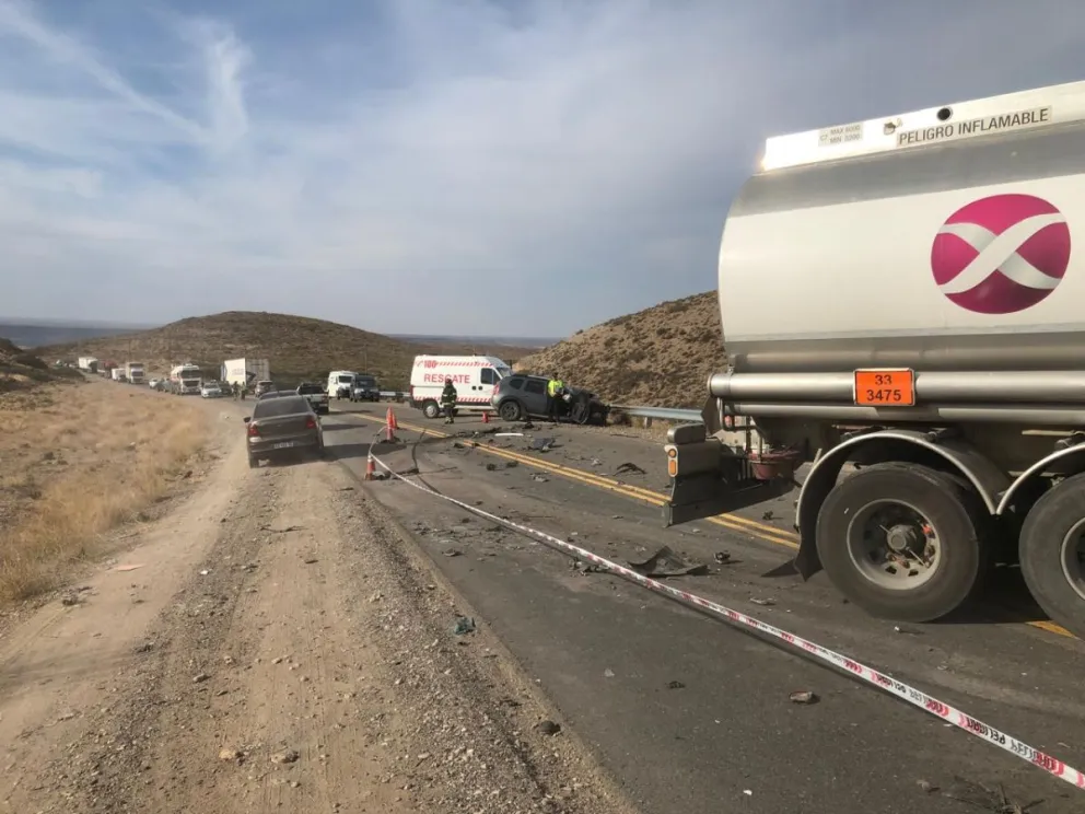 El accidente ocurrió este jueves a la tarde a horas de la apertura de la ruta en cercanías de Villa Llanquín. Fotos: ANB