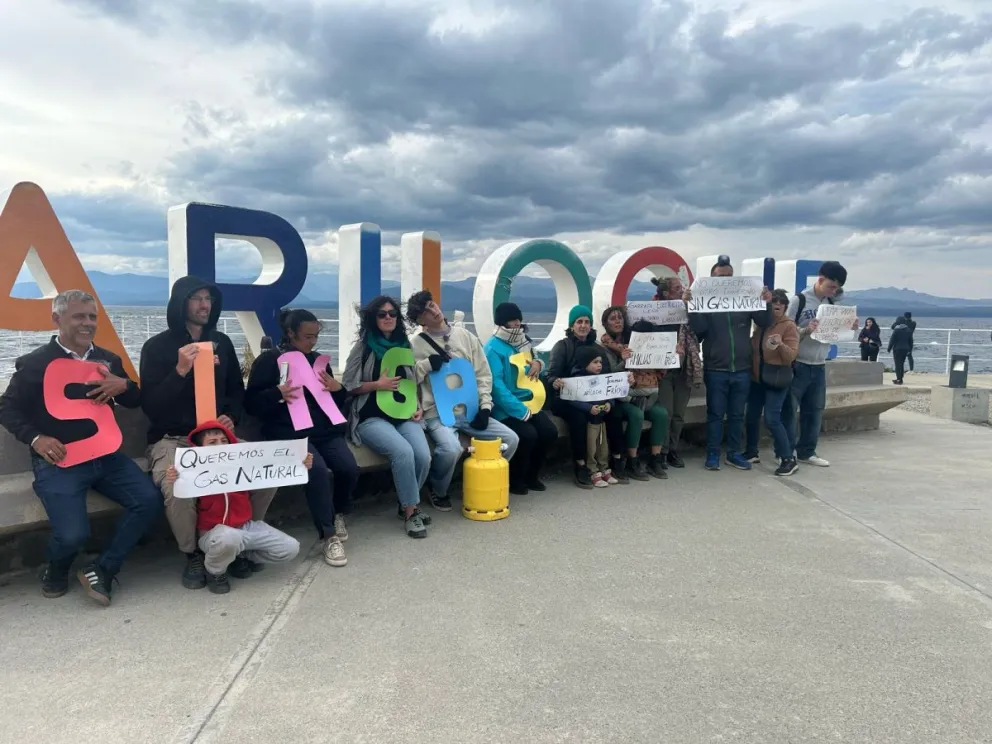 El reclamo se realizó en las letras corpóreas de la ciudad. Foto: Rocío Arriagada.