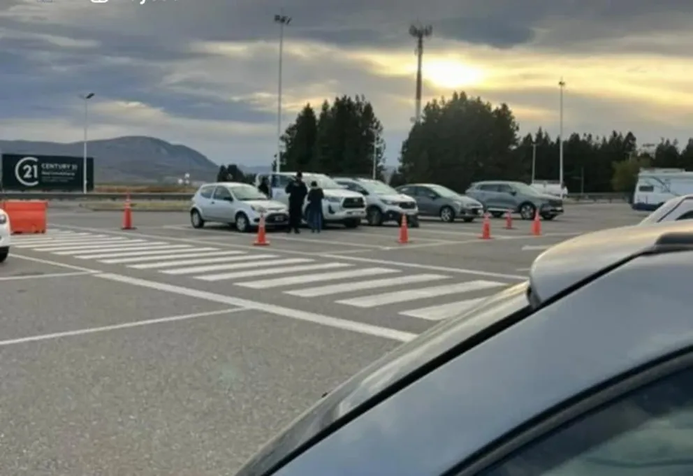 La policía procedió al secuestro de dos vehículos. Foto: Gentileza.