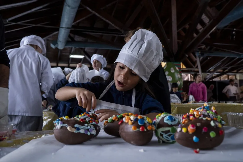Este lunes comenzó a vivirse en Bariloche la Fiesta del Chocolate. Fotos: Marcelo Martínez