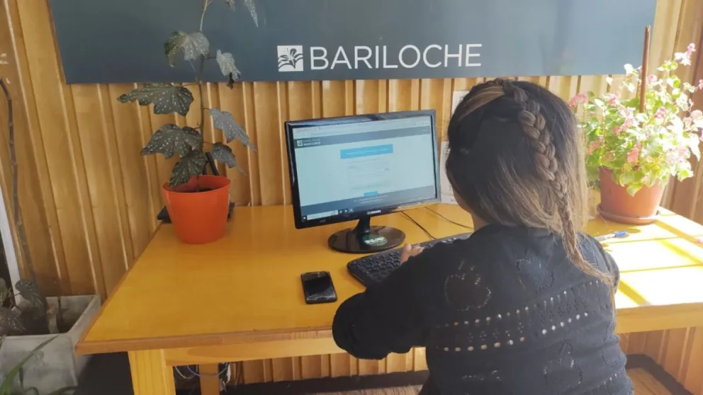 Los cursos y talleres se dictarán de lunes a viernes, en el horario de 9 a 16 horas.