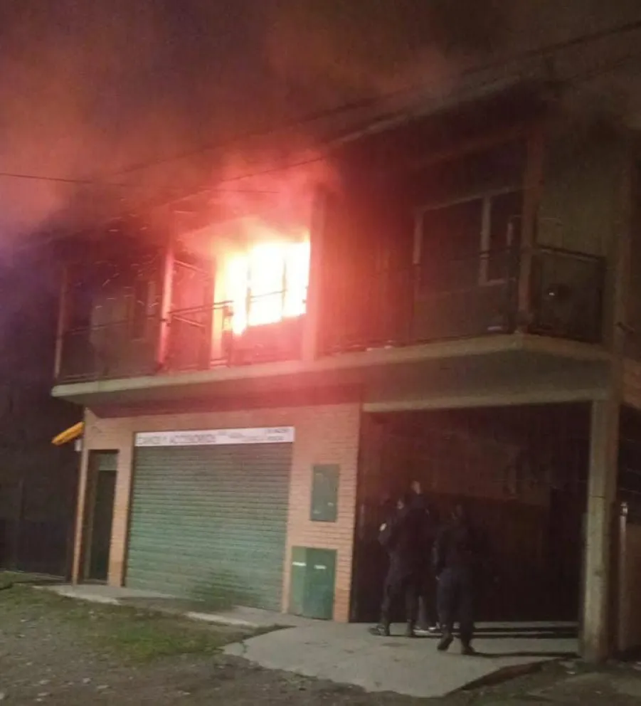 El incendio arrasó con el departamento. Foto: gentileza.