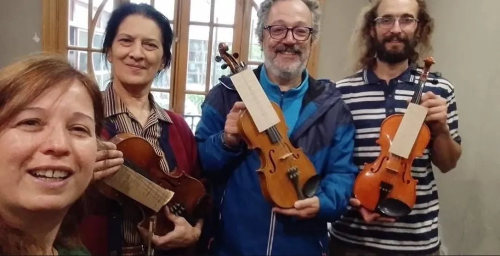 Desde Bariloche llegaron los primeros violines donados al Conservatorio de Bahía Blanca. Foto gentileza