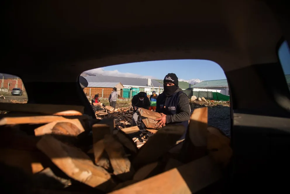 El Plan Calor contempla la entrega de 2 metros de leña por familia, dividida en dos etapas. Foto: ilustrativa Marcelo Martínez.