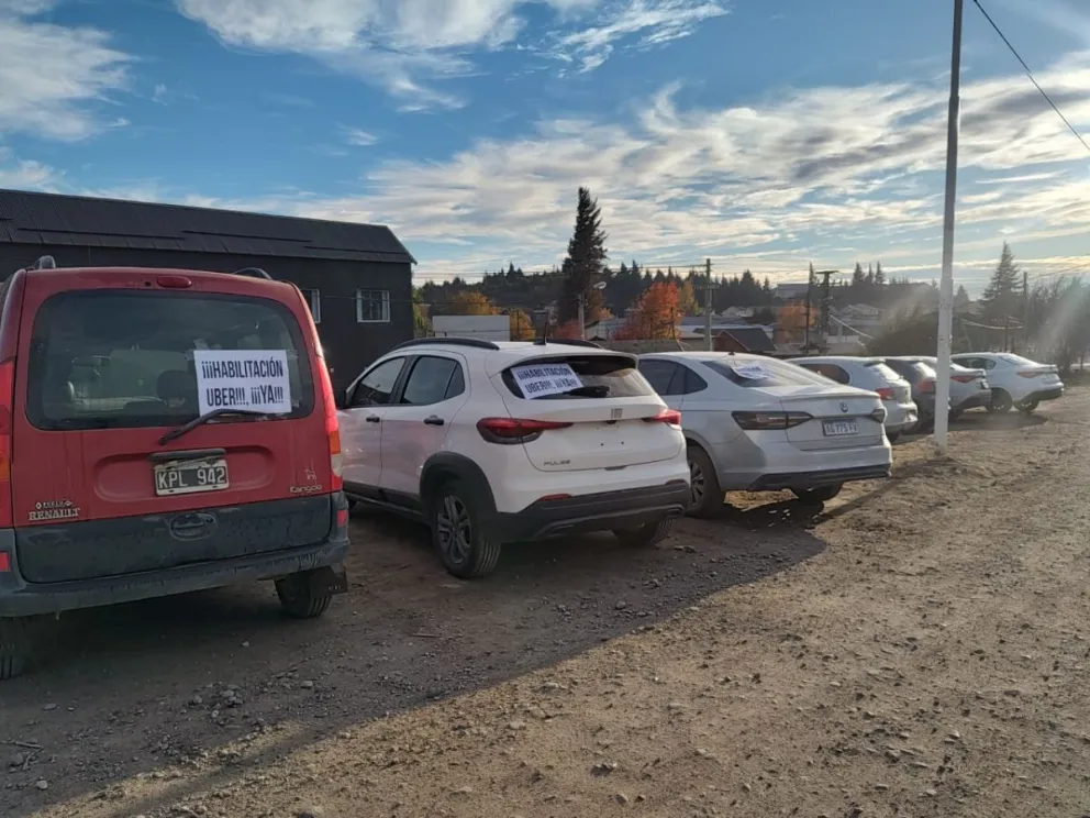 El bocinazo se efectivizó también en las puertas de las oficinas municipales de la zona sur. Foto: Gentileza