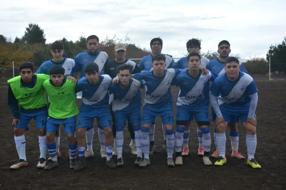 En la foto, Martín Güemes, equipo que comenzó ganando en esta edición de la Copa Bariloche. Foto gentileza: Dai Saavedra.